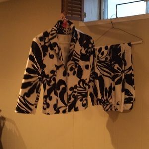 Gorgeous designer pant suit size 2p petite